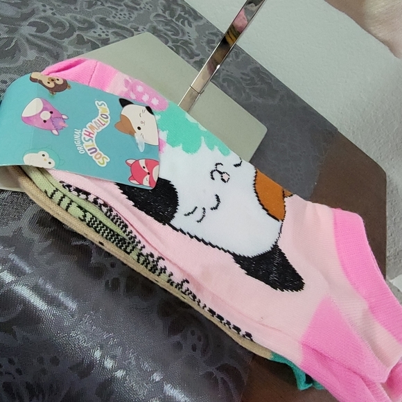 SQUISHMALLOWS Knit Hat / Squishmallows Socks 3 pack Bundle - Picture 4 of 8